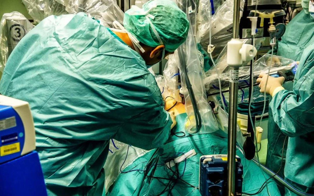 Ritocchi low cost, il chirurgo Santanchè: “Pericolosi sia in Italia sia all’estero”