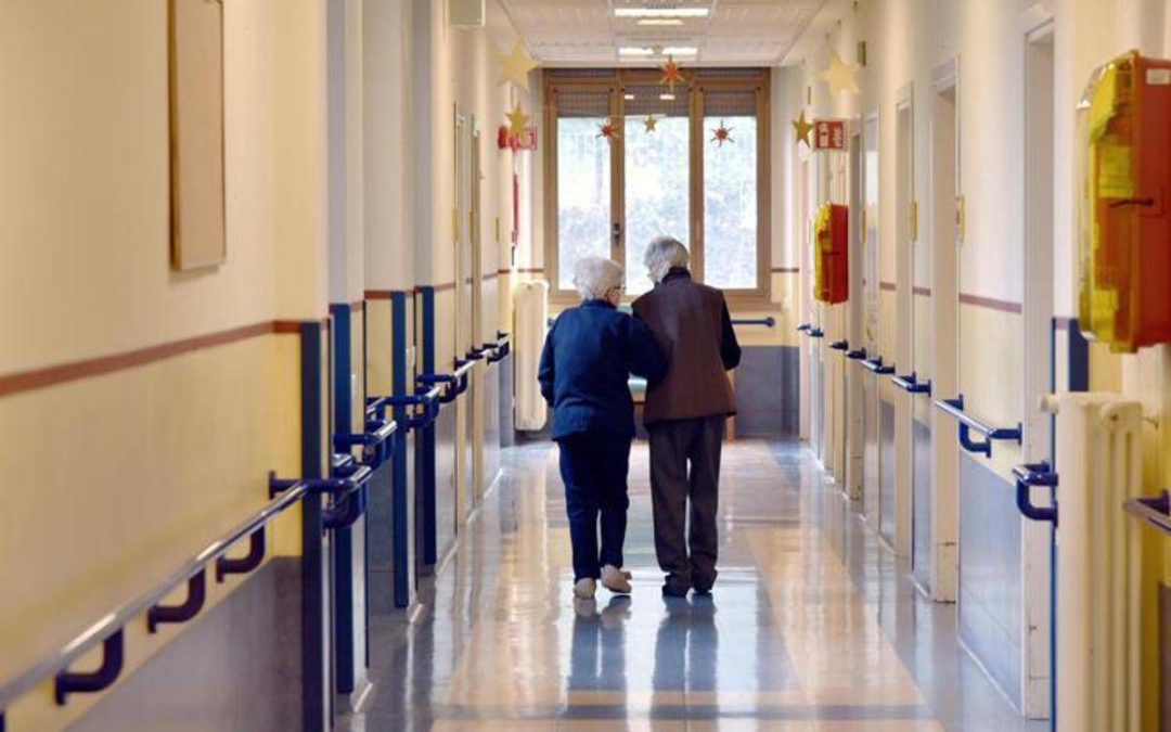 Anziani, ‘in Rsa 1 pillola su 3 tritata o spezzata e 1 capsula su 4 aperta’, alert su rischi errori