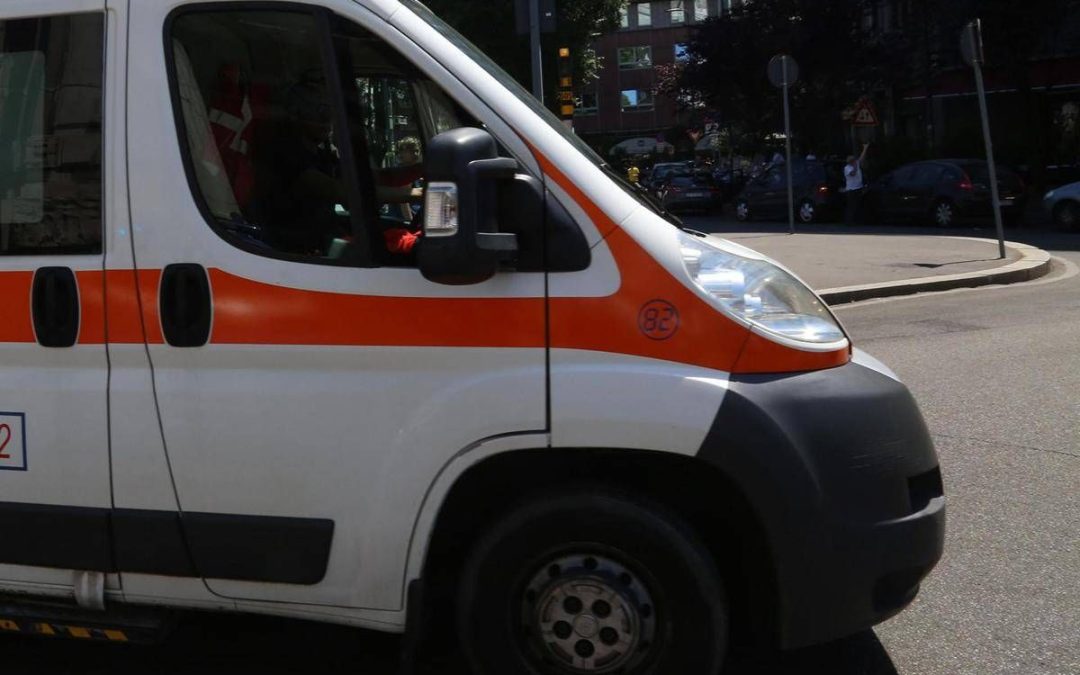 Roma, si sporge per salutare sorellina: bimbo precipita da finestra, è grave