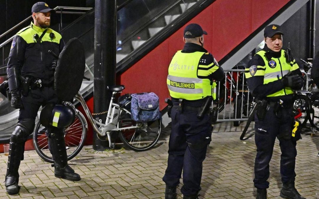 Champions League, media: “Circa 180 tifosi del Napoli fermati a Eindhoven”