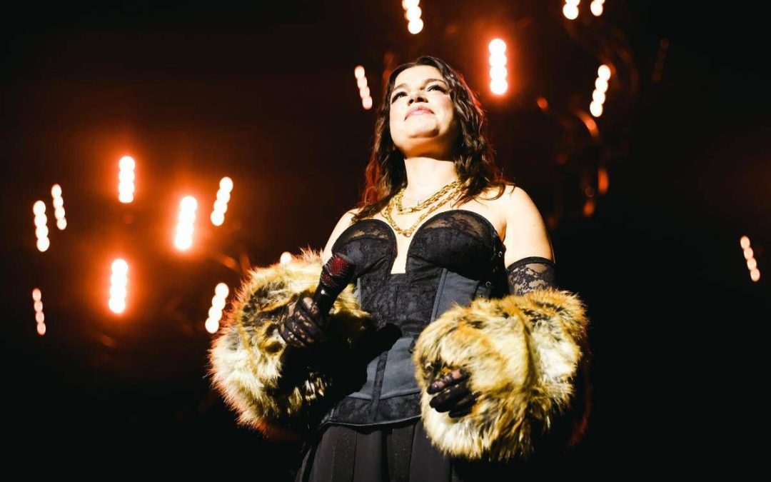 Emma suona la chitarra di papà Rosario: “Ho trovato coraggio dopo tanto tempo”