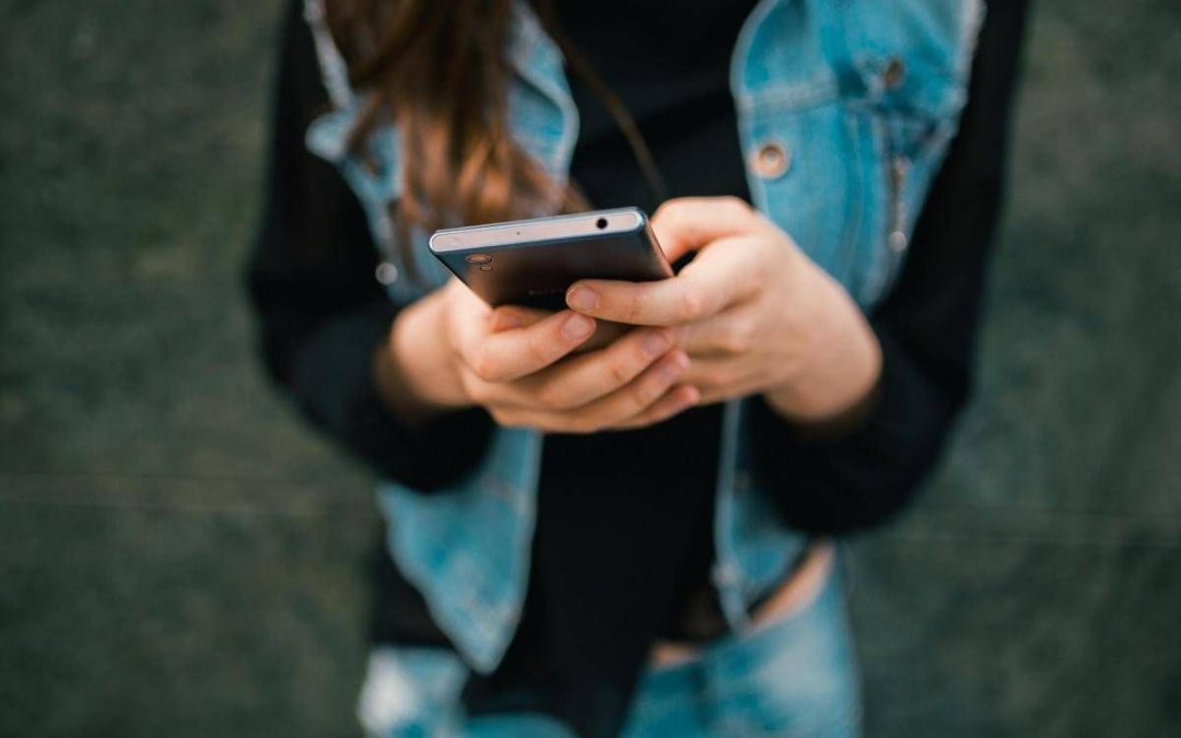 La depressione si nasconde negli audio di WhatsApp, l’IA scova i segnali