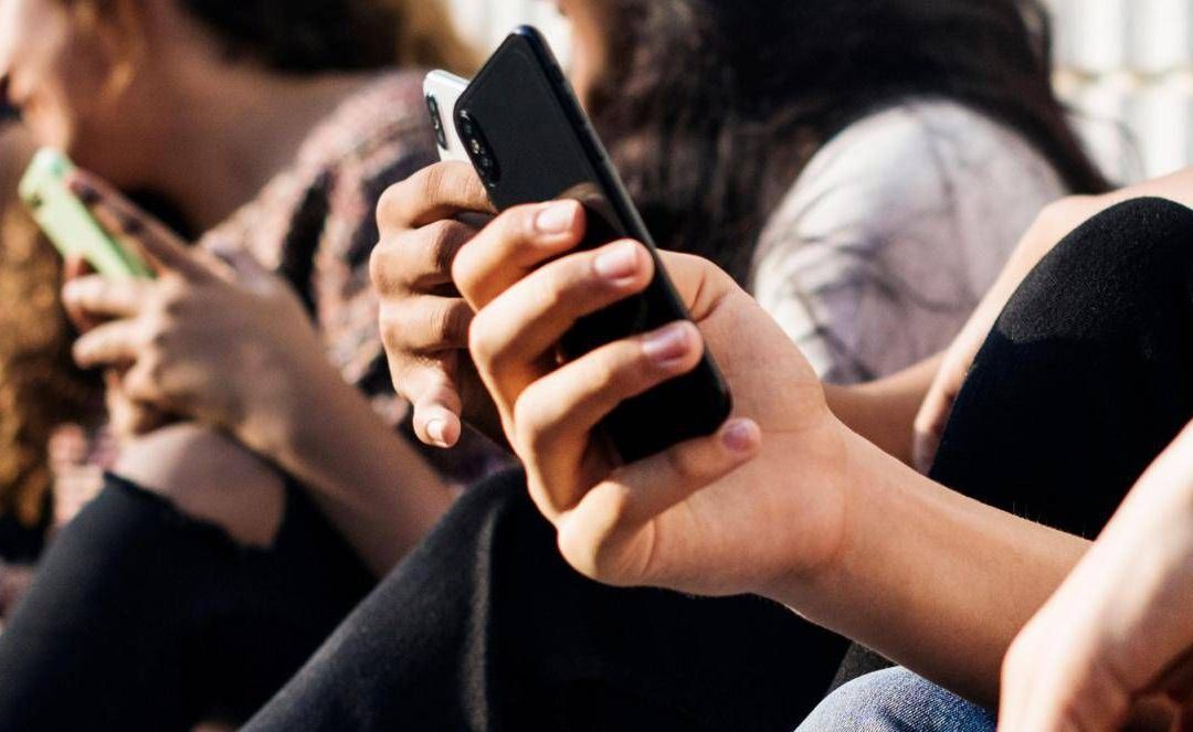 Quando è in difficoltà, oltre il 40% degli adolescenti si rivolge all’Intelligenza artificiale