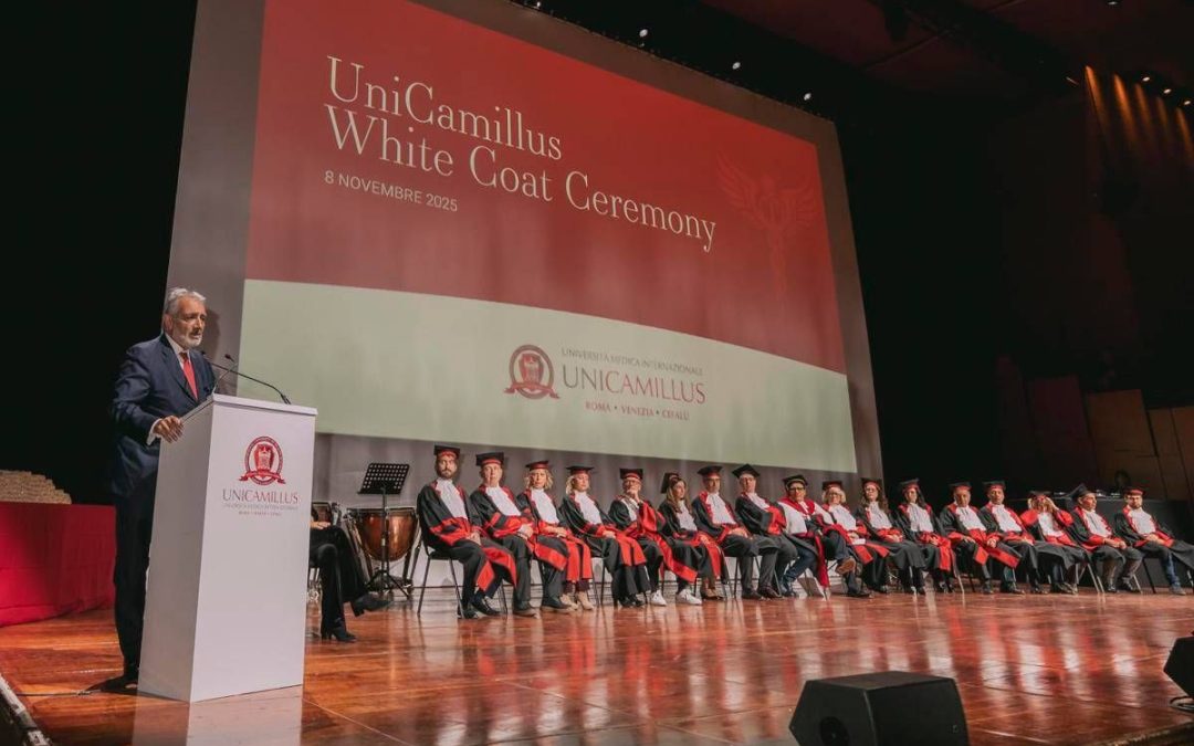 UniCamillus, consegnati i camici bianchi a 400 medici di domani