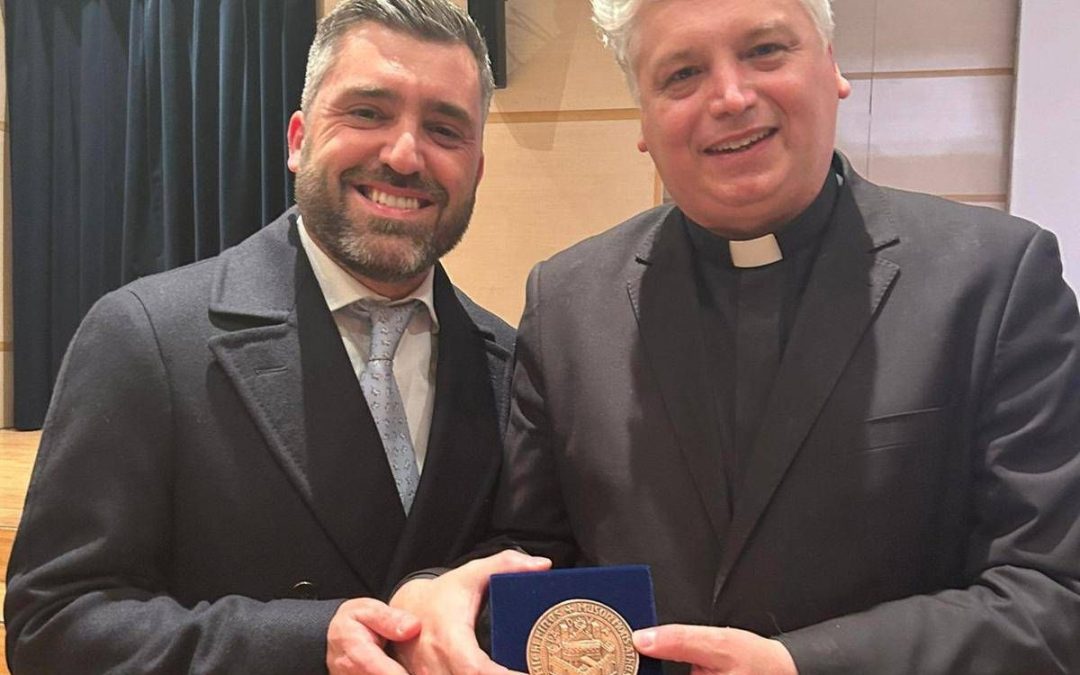 Ail Padova, a don Marco Brusutti il sigillo della città per l’impegno umanitario