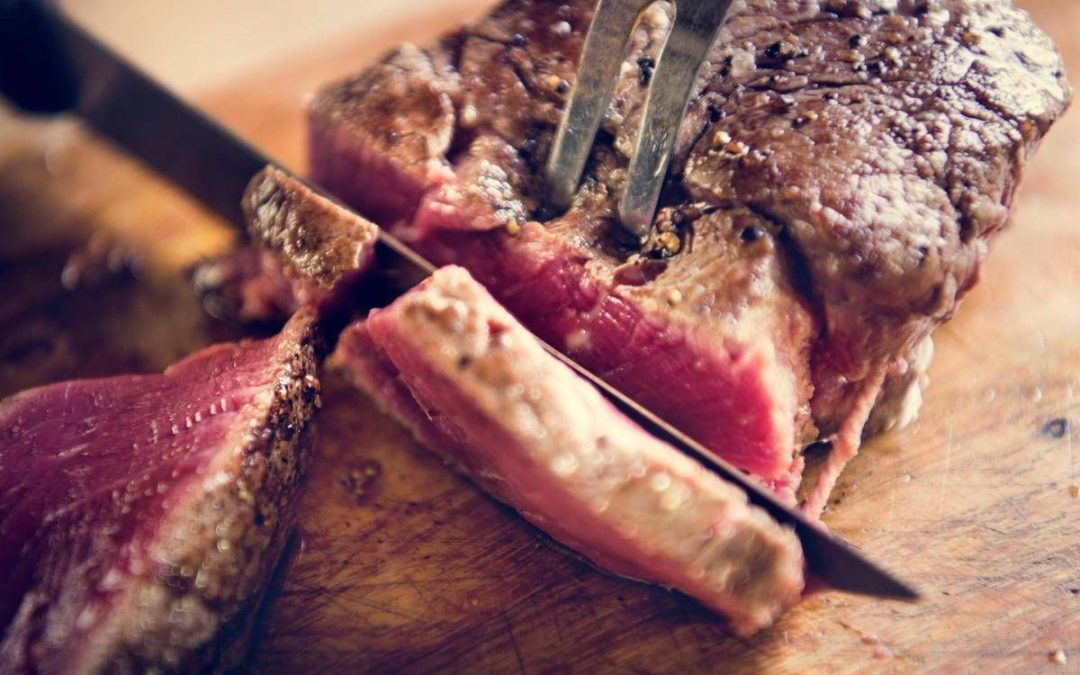 Usa e dieta, Kennedy Jr. capovolge piramide alimentare: più carne rossa e latte intero