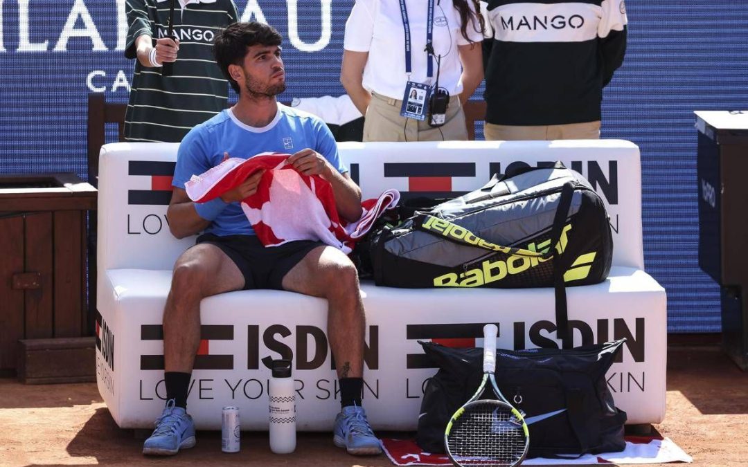 Alcaraz e il tutore al polso, il medico: “E’ l’anello debole dei tennisti, sull’articolazione il 30% degli infortuni agli arti superiori”