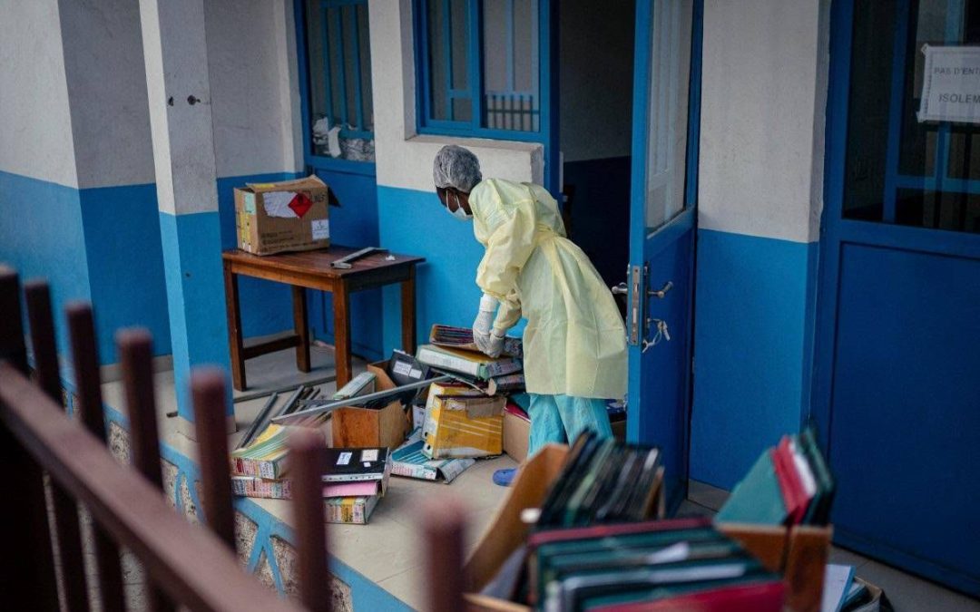 Ebola, ministero della Salute attiva sorveglianza personale organizzazioni da Congo e Uganda: “Compagnie aeree segnalino casi sospetti a bordo”