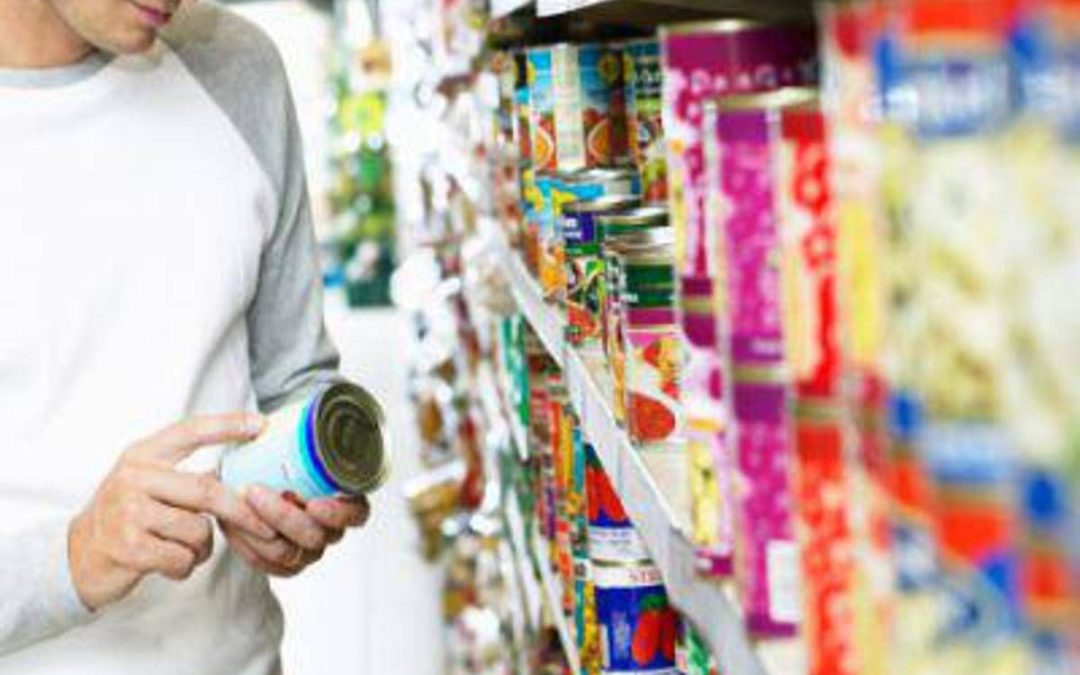 Spreco alimentare, non basta guardare la data: i 5 controlli prima di buttare il cibo
